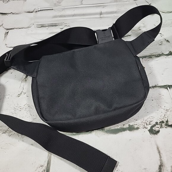 Herschel Fanny Pack Black Zippered Hip Waist Bum Bag Adjustable Strap - Picture 5 of 10